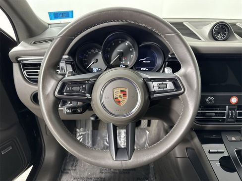 Certified 2025 Porsche Macan image 36
