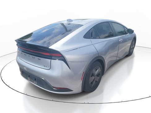 Used 2023 Toyota Prius LE FWD image 7