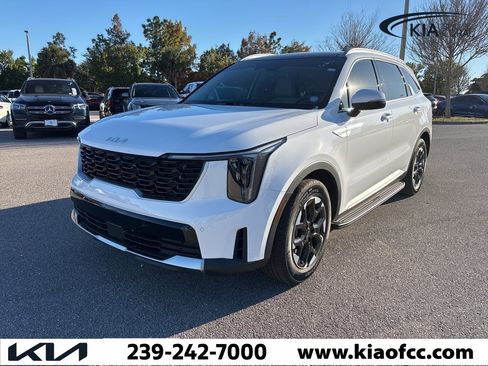 Certified 2025 Kia Sorento S w/ Panoramic Sunroof Package image 2