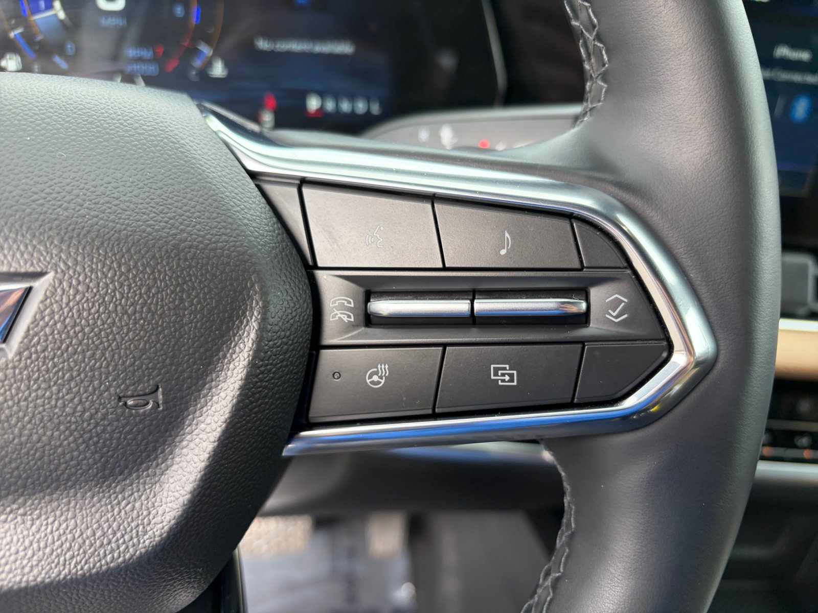 Used 2025 Chevrolet Equinox ACTIV w/ Safety and Technology Package AWD/4WD image 15