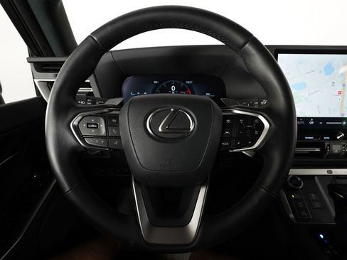 Used 2025 Lexus GX 550 AWD/4WD image 17