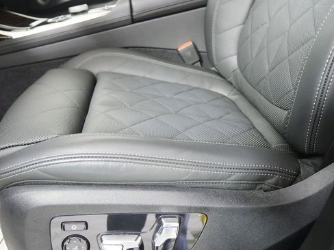 Certified 2025 BMW X7 xDrive40i w/ Premium Package image 8