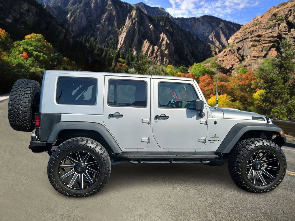 Used 2007 Jeep Wrangler Unlimited Rubicon w/ PWR Convenience Group AWD/4WD image 2