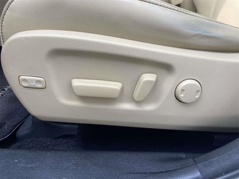 Used 2018 Toyota Highlander XLE image 16