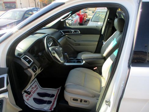 Used 2012 Ford Explorer XLT image 12
