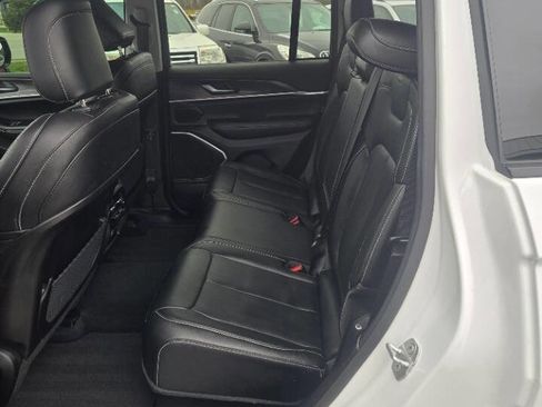 Used 2023 Jeep Grand Cherokee 4WD 4xe image 11