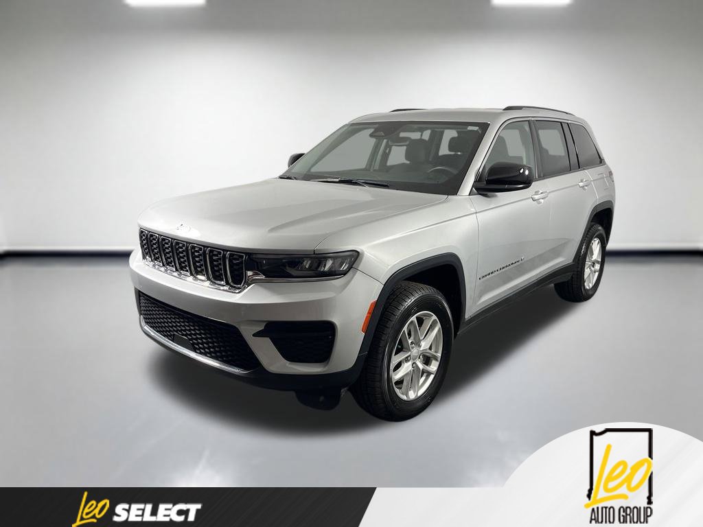 Used 2023 Jeep Grand Cherokee Laredo w/ Luxury Tech Group I RWD image 1
