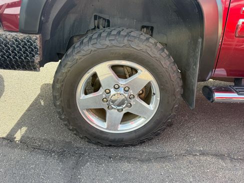 Used 2014 GMC Sierra 2500 Denali w/ Suspension Package, Off-Road image 5