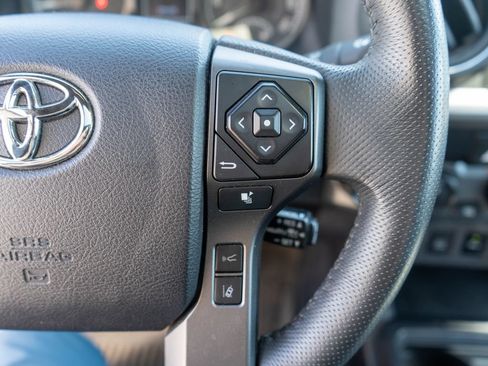 Used 2022 Toyota Tacoma TRD Off-Road AWD/4WD image 19