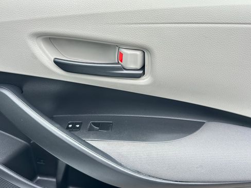 Used 2022 Toyota Corolla LE image 20