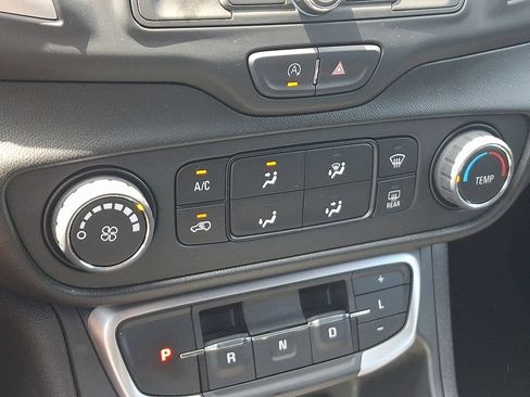 Used 2022 GMC Terrain SLE FWD image 16