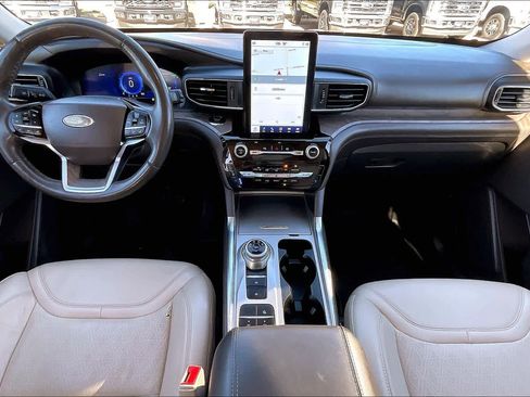 Used 2023 Ford Explorer Platinum w/ Technology Package image 14