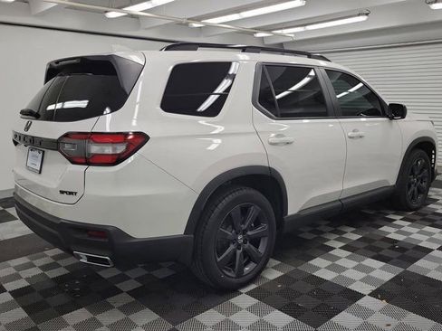 Certified 2025 Honda Pilot Sport image 6