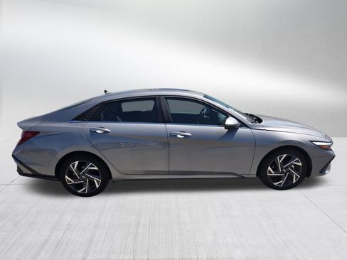 Used 2024 Hyundai Elantra Limited FWD image 8