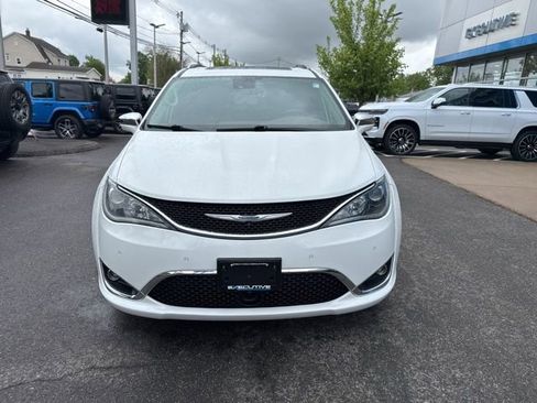 Used 2018 Chrysler Pacifica Limited w/ Advanced Safetytec Group FWD image 3