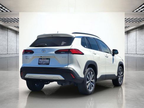 Used 2023 Toyota Corolla Cross XLE FWD image 6