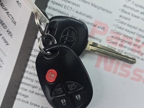 Used 2012 Toyota Highlander SE w/ Tow Pkg image 44