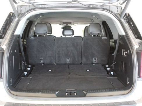 Used 2023 Ford Explorer XLT w/ Equipment Group 202A RWD image 7