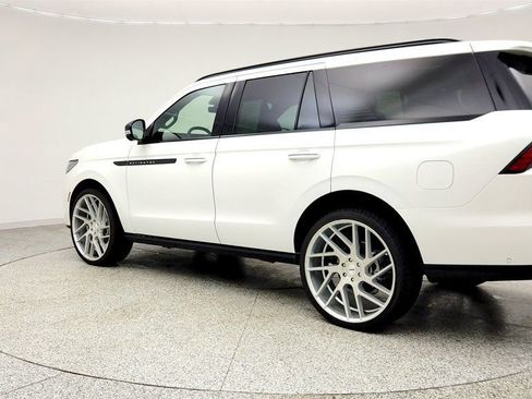 Used 2025 Lincoln Navigator Reserve w/ Jet Appearance Package image 7