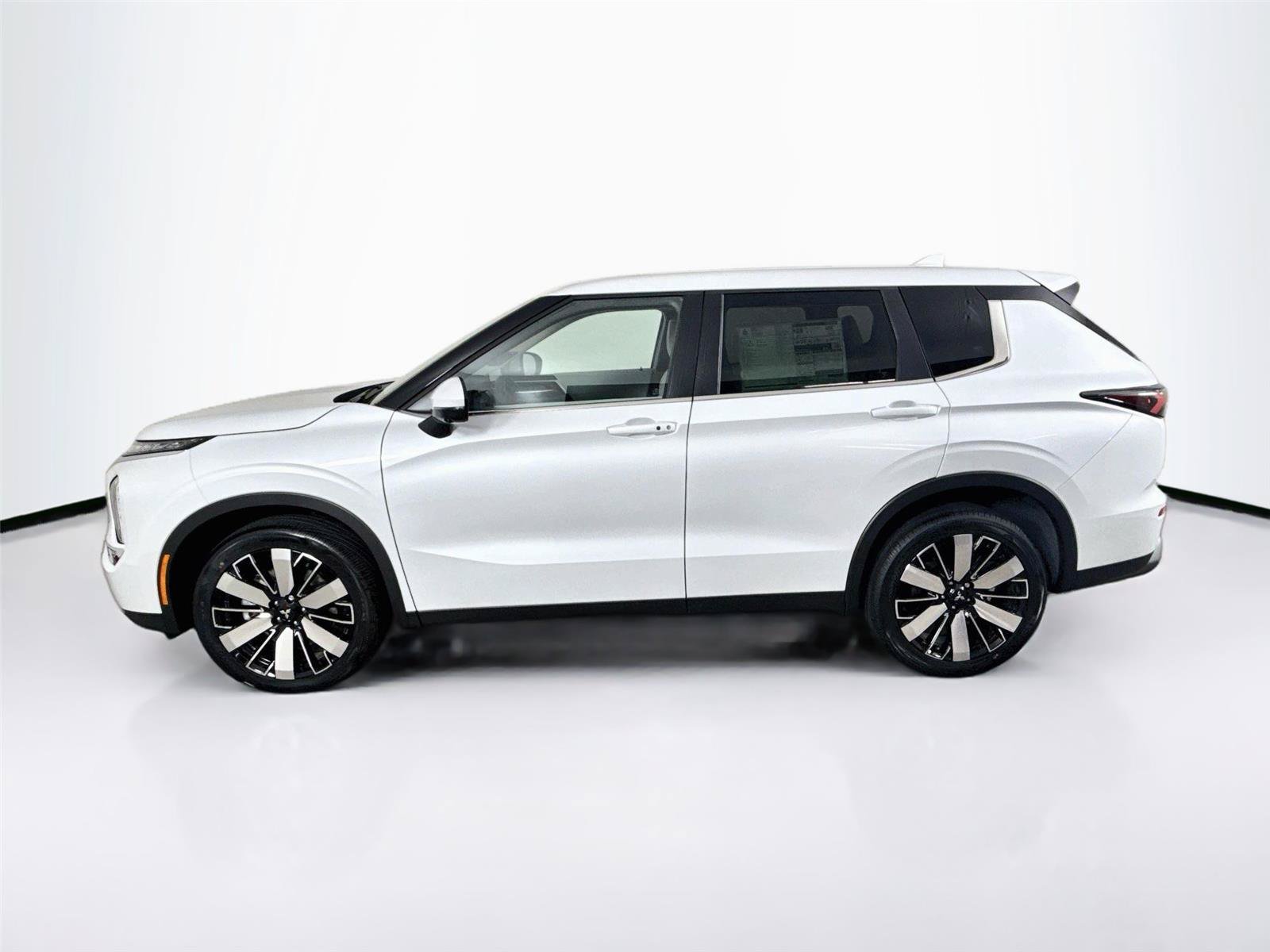 New 2026 Mitsubishi Outlander SE FWD image 21