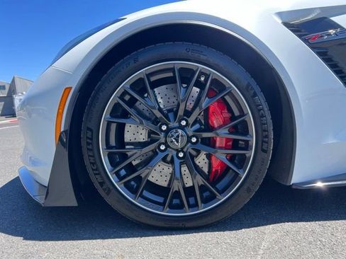 Used 2016 Chevrolet Corvette Z06 w/ 3LZ Preferred Equipment Group RWD image 13