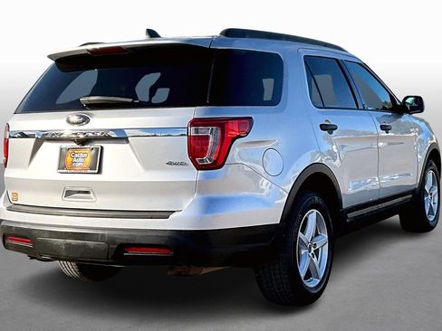 Used 2018 Ford Explorer Base image 2