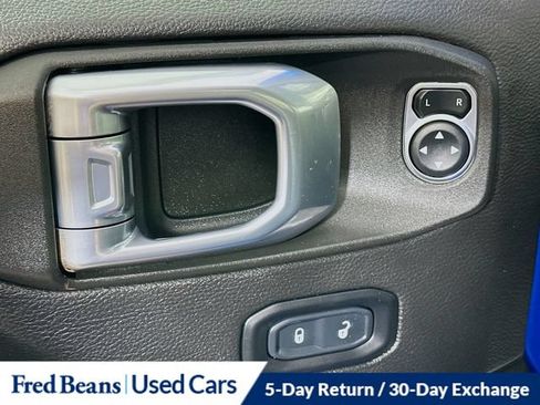 Used 2022 Jeep Wrangler Unlimited Sahara AWD/4WD image 25