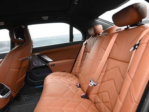 Used 2025 BMW 750e xDrive image 11