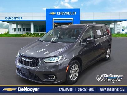 Used 2023 Chrysler Pacifica Touring-L