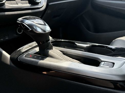 Certified 2025 Buick Envista Sport Touring FWD image 33