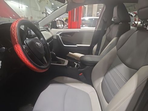 Used 2020 Toyota RAV4 XLE Premium AWD/4WD image 5