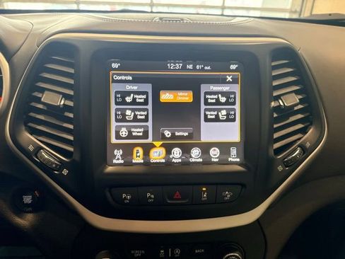 Used 2018 Jeep Cherokee Overland w/ Technology Group image 37