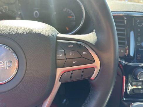 Used 2022 Jeep Grand Cherokee Laredo X image 12