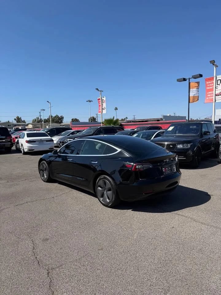 Used 2019 Tesla Model 3 Mid Range RWD image 3