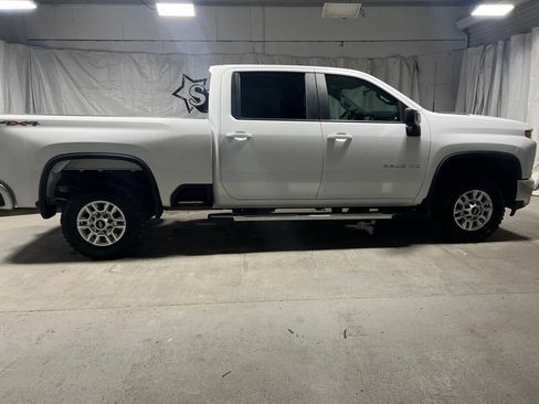 Used 2022 Chevrolet Silverado 2500 LT AWD/4WD image 8