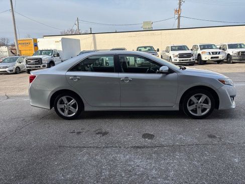 Used 2014 Toyota Camry SE image 4