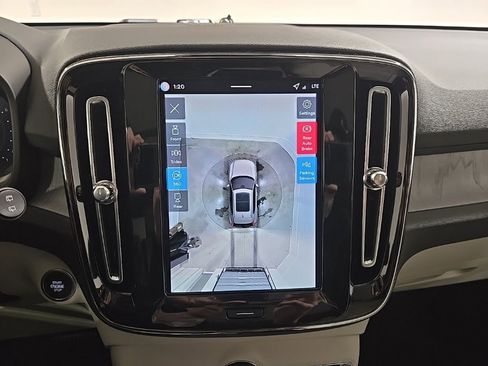 New 2026 Volvo XC40 B5 Ultra w/ Climate Package image 18