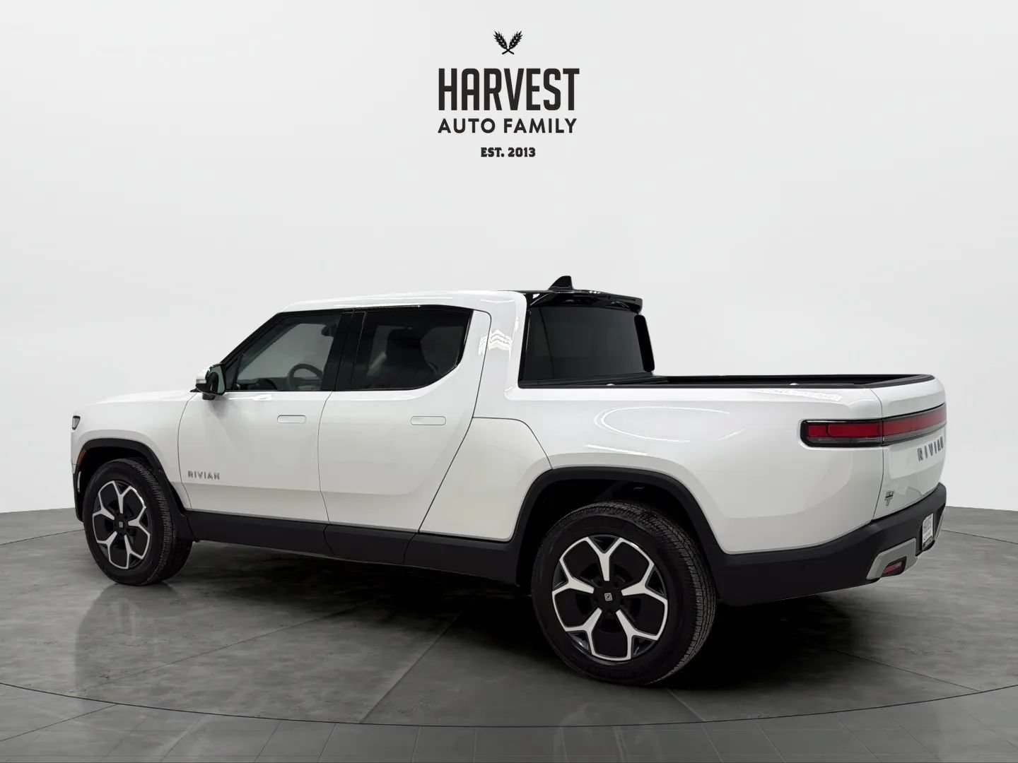 Used 2024 Rivian R1T Adventure Dual AWD/4WD image 3
