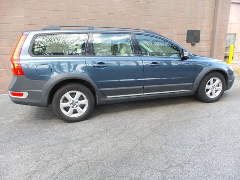 Used 2009 Volvo XC70 3.2 image 1