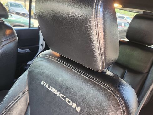Used 2015 Jeep Wrangler Unlimited Rubicon w/ Connectivity Group AWD/4WD image 6