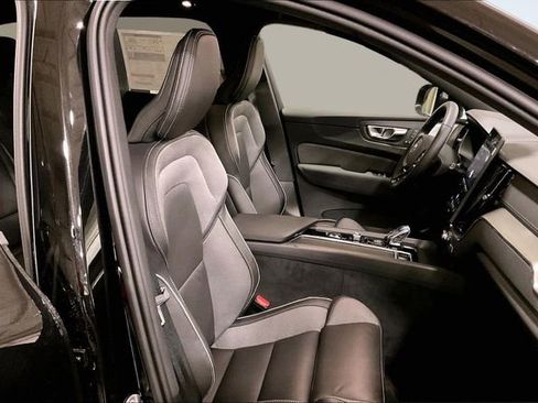 New 2026 Volvo XC60 B5 Ultra w/ Climate Package image 14