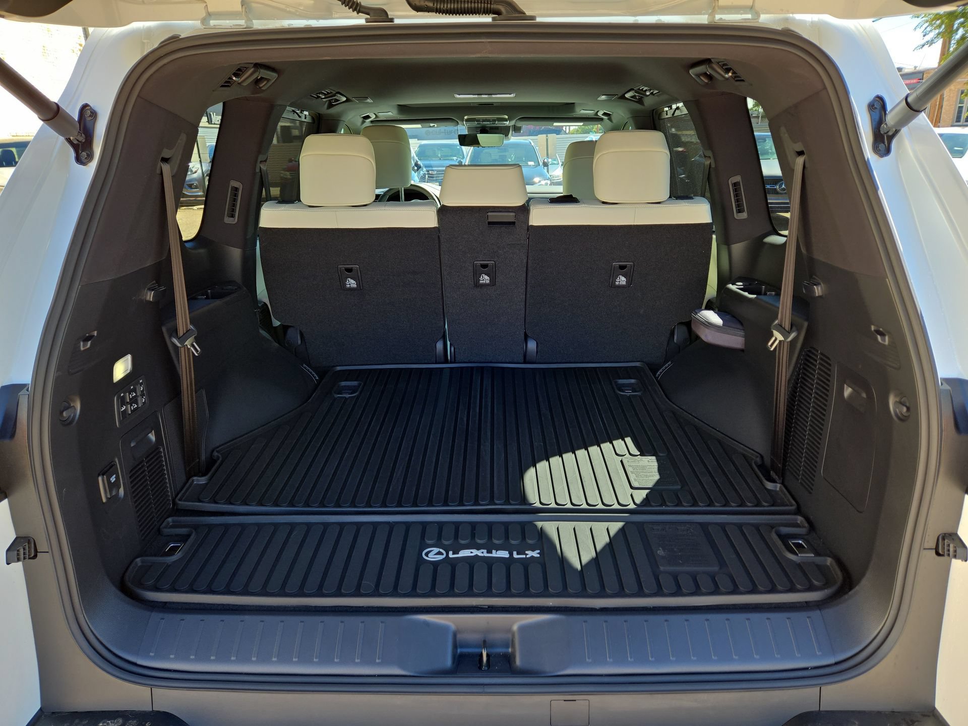 Used 2026 Lexus LX 600 4WD w/ Appearance Package image 12