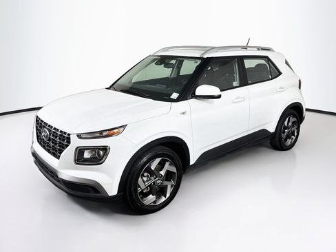 Used 2025 Hyundai Venue SEL FWD image 3