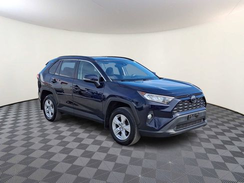 Used 2021 Toyota RAV4 XLE w/ Convenience Package image 5
