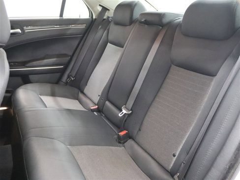 Used 2022 Chrysler 300 Touring image 12