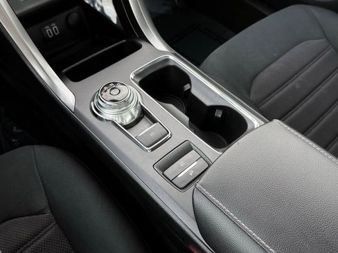 Used 2020 Ford Fusion SE FWD image 33