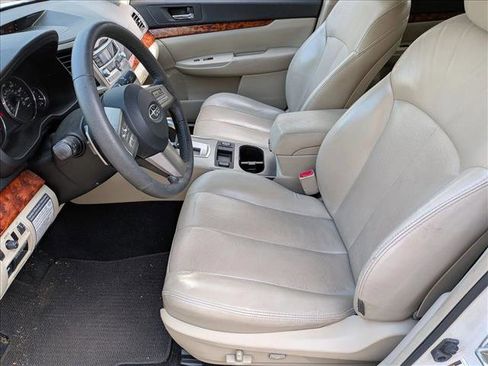 Used 2011 Subaru Outback 2.5i Limited w/ PWR Moonroof Pkg image 9