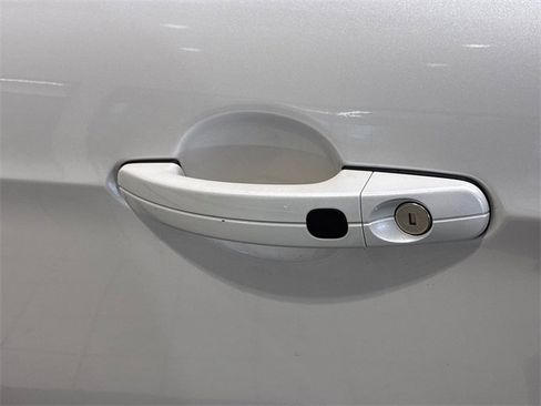 Used 2019 Ford Escape SEL image 10