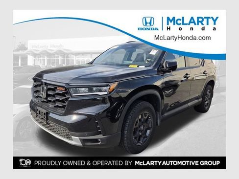 Used 2023 Honda Pilot TrailSport image 1
