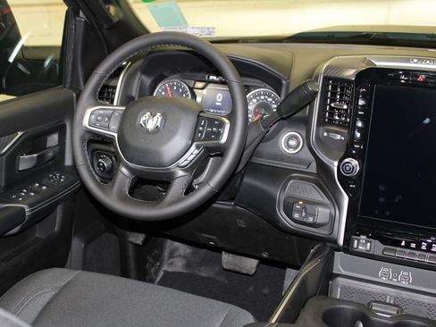 New 2026 RAM 2500 Big Horn AWD/4WD image 13